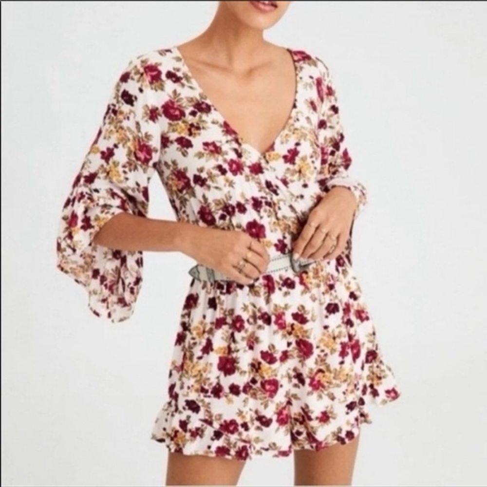 American Eagle Floral Bohemian Romper NWT Size Small Pink White